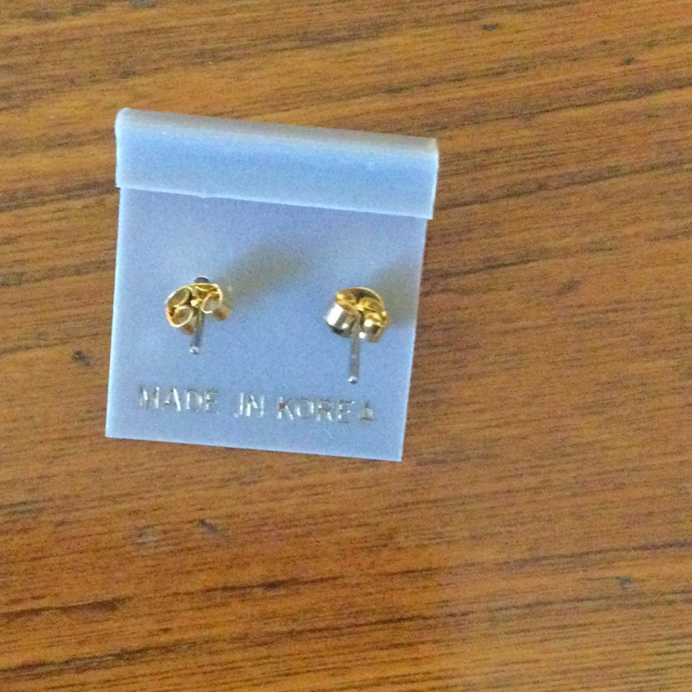 3 for $30 item - Faux Pearl Necklace & Earrings - Picture 4 of 6